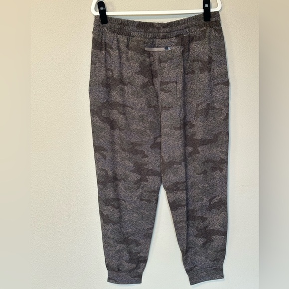 FEAT Camo Gray Roam Jogger NWT - Picture 3 of 5